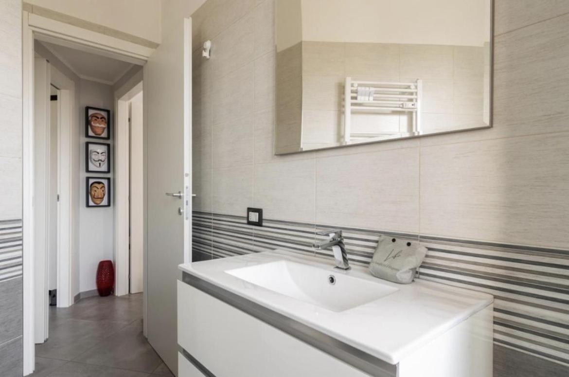 Luxury Apartment In Prada District Near Mm Brenta & Milan Center - Ideal For Business Profiles Exterior photo