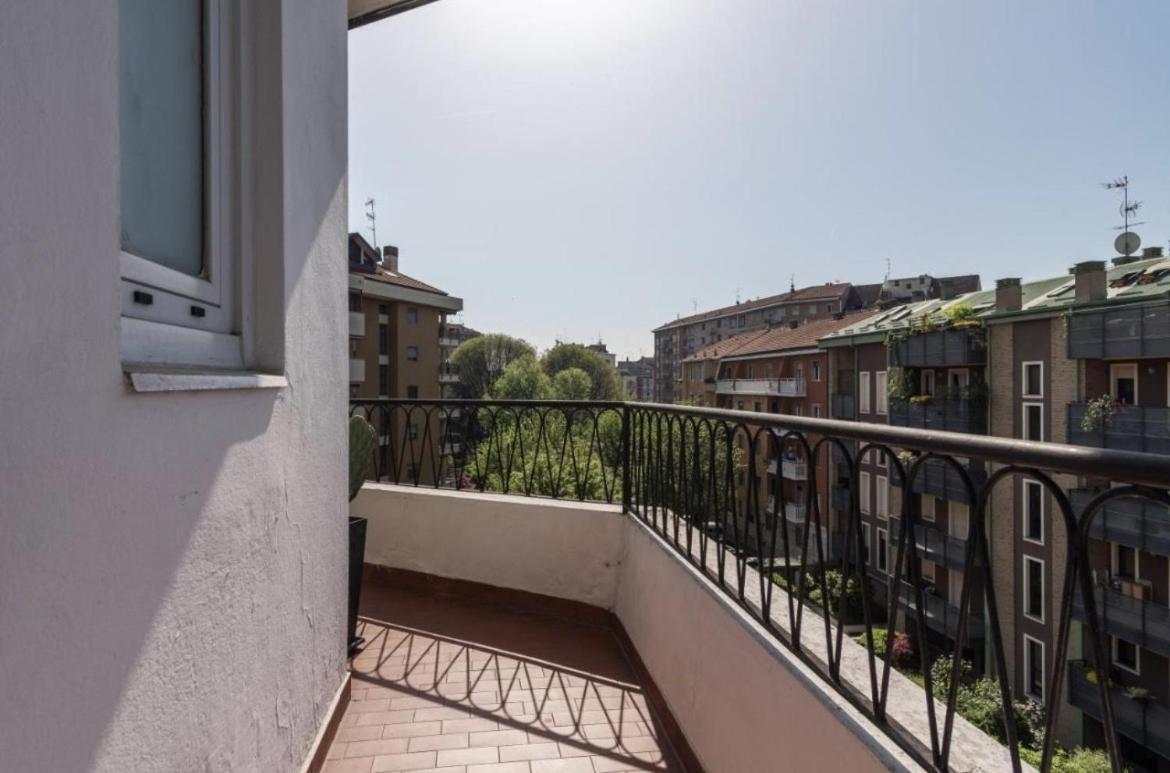 Luxury Apartment In Prada District Near Mm Brenta & Milan Center - Ideal For Business Profiles Exterior photo